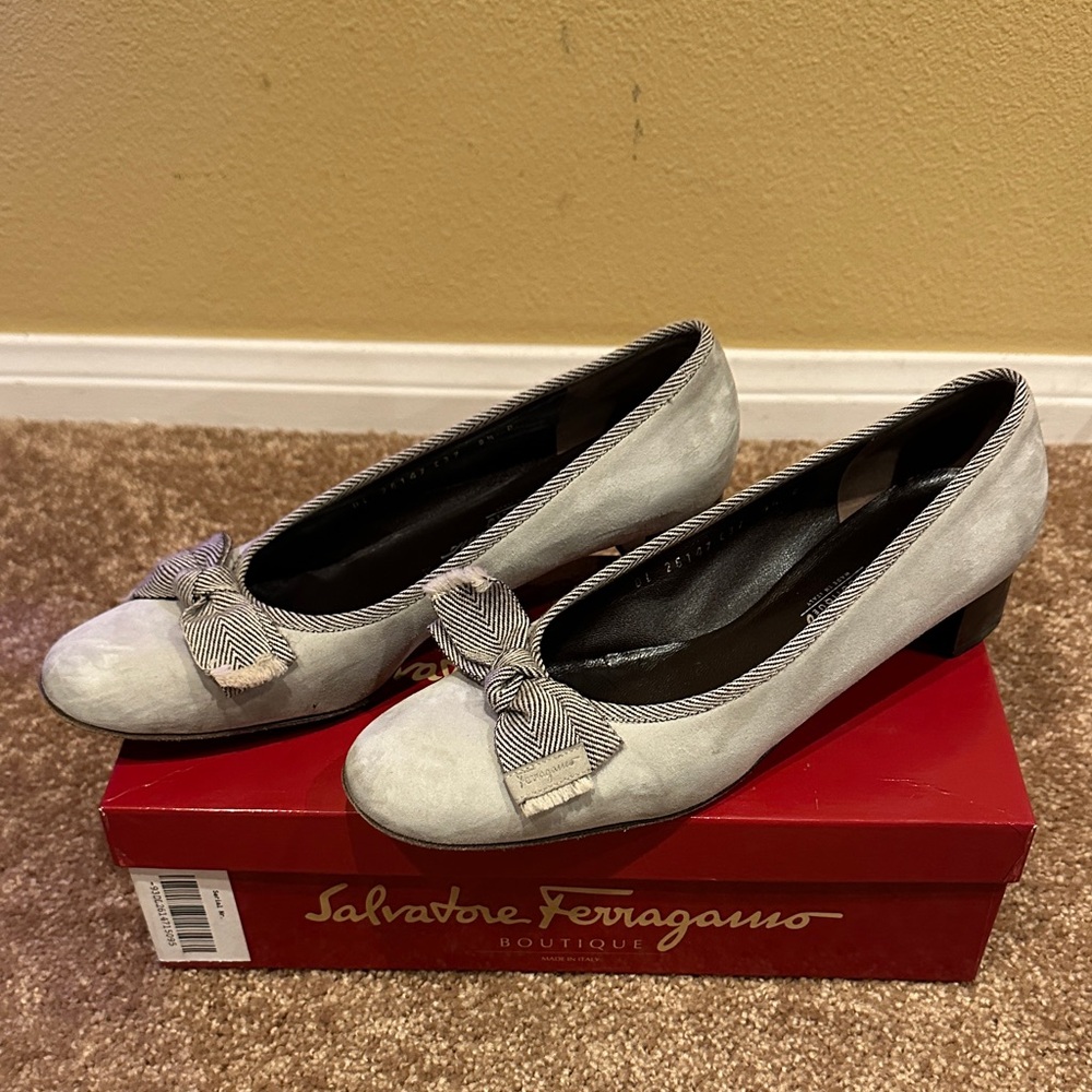 Salvatore Ferragamo Women's Cream Bow Flats